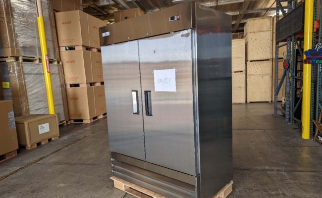 Clearance NSF commercial Reach In 2 door Refrigerator 04151