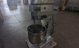 Clearance 30 Qt. Planetary Floor Mixer with Guard 05033