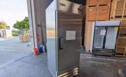 Clearance NSF Solid Door Reach-In Freezer 1 Door Freezer 05278