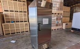 Clearance NSF Solid Door Reach-In Freezer 1 Door Freezer 05276
