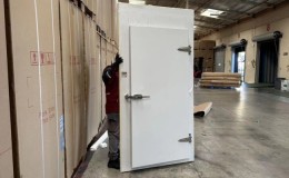 NSF Walk In Freezer White Door With Frame DOO1